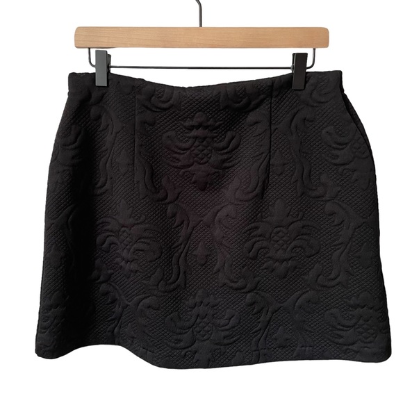 bebe | Embossed Quilted Floral A-line Mini Skirt Black LG - Picture 5 of 10